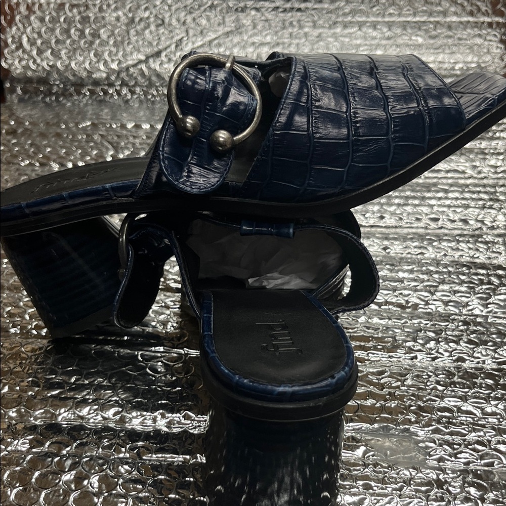 NEW Navy Croc-Embossed Women's Sandals